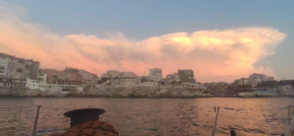 balade en voilier coucher de soleil, promenade apéro bateau voilier Malmousque , vallon des Auffes/Marseille